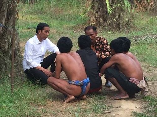 Jokowi, Presiden RI Pertama yang Kunjungi Suku Anak Dalam di Jambi
